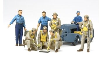 1/48 WWII USN Pilots w/Tug